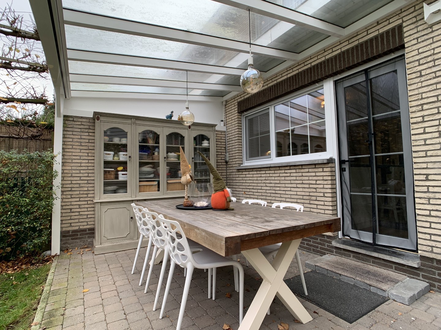Instapklare halfopen bebouwing met zonnige zuidoost gerichte tuin – 560 m² 