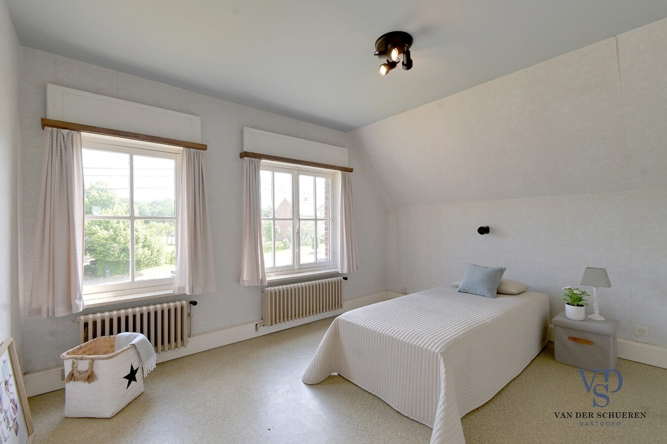 Ruim landhuis met tal van mogelijkheden. 