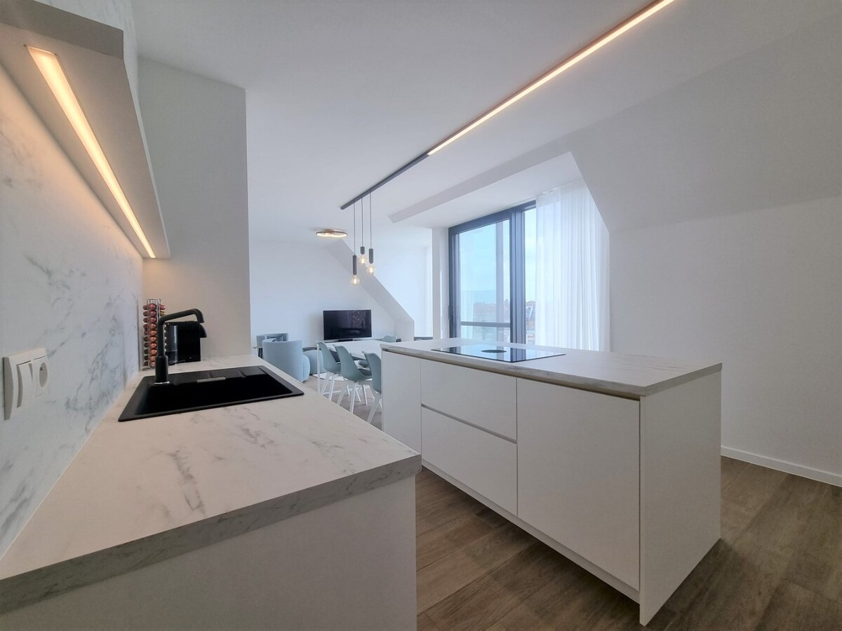 Prachtig, zeer luxueus nieuwbouwappartement met groot terras en open zichten - Heist 