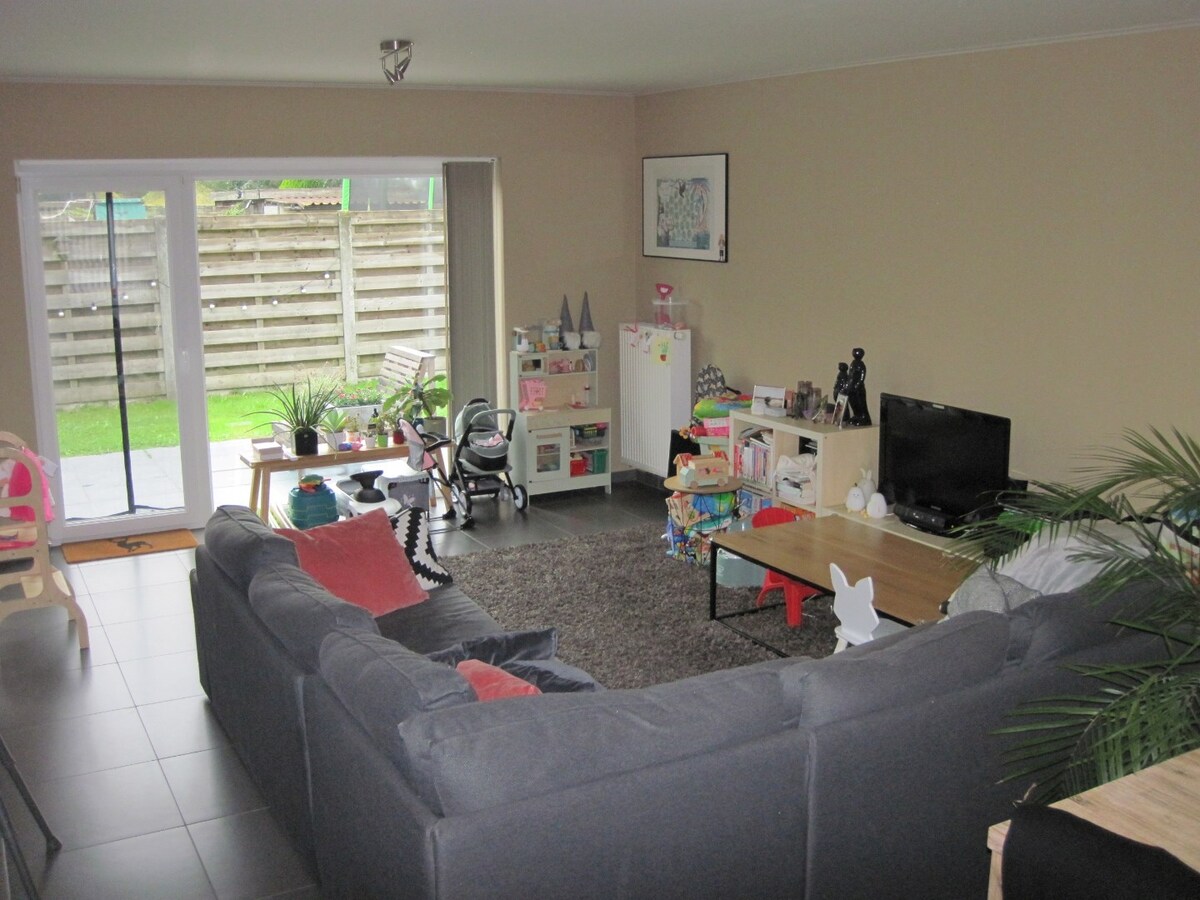 Aangename gezinswoning (Half Open Bebouwing). 