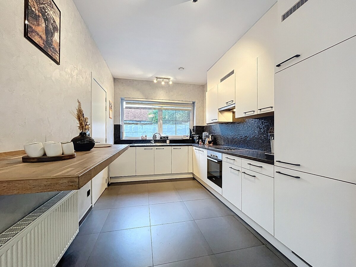 Recente (2017) gezinswoning met garage en tuin te Borsbeke 