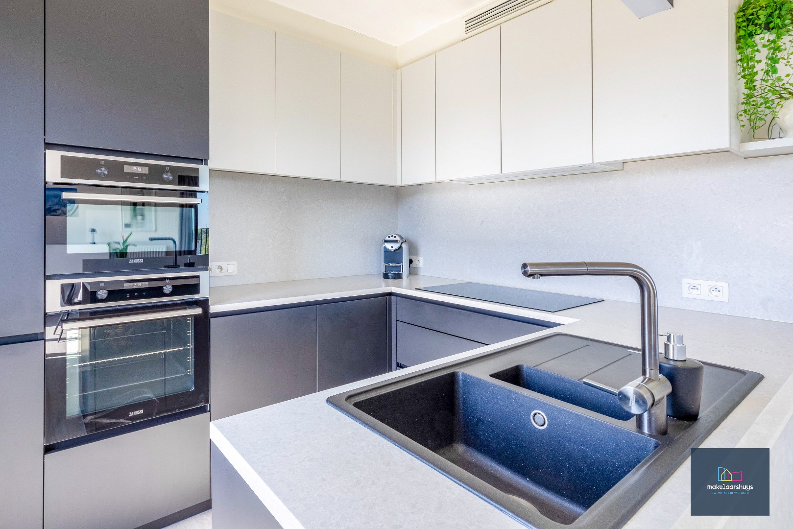 Penthouse met 2 slp. ruim terras, 2 st.plaatsen &amp; kelder 