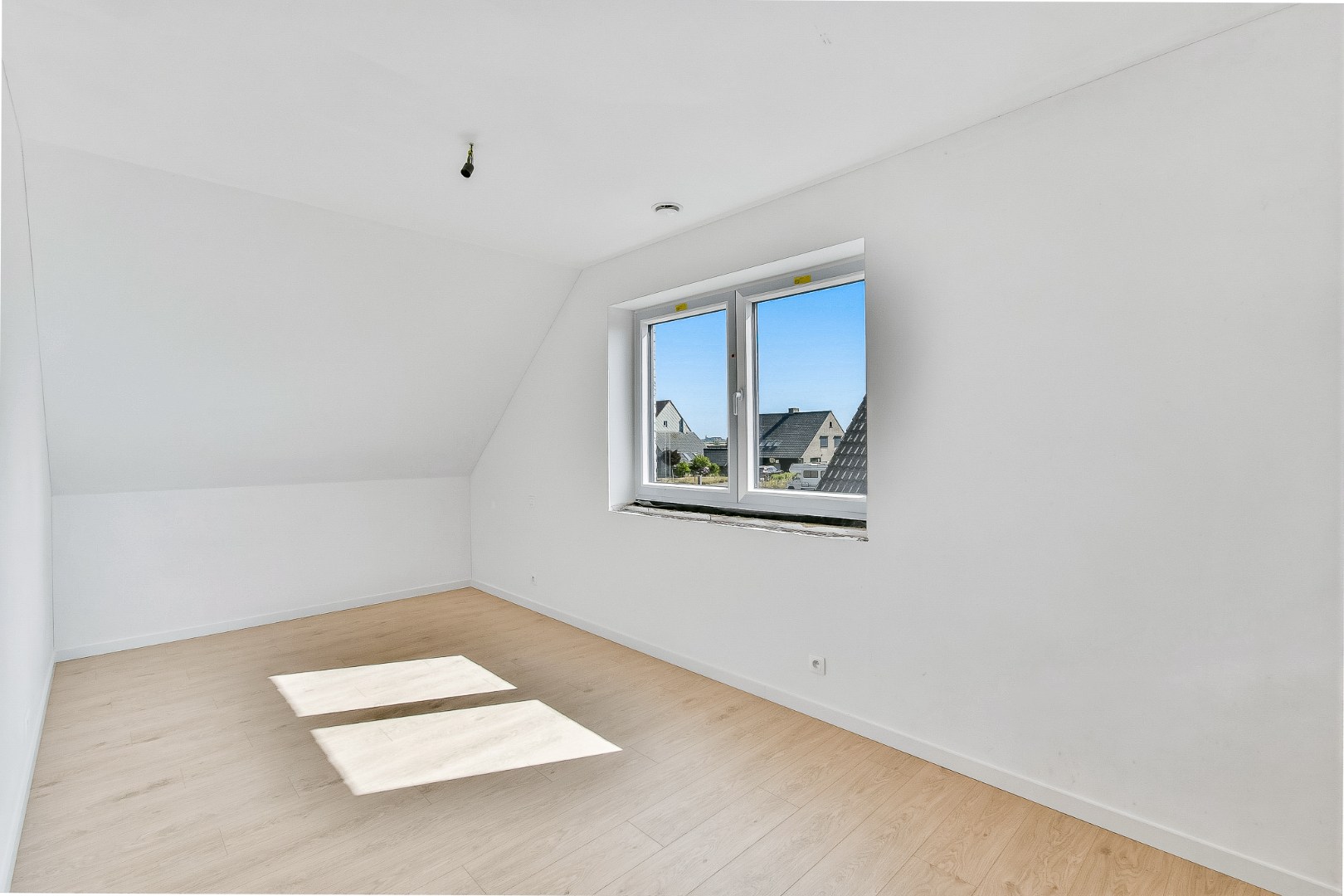 Gezinswoning met drie slaapkamers op goeie locatie 