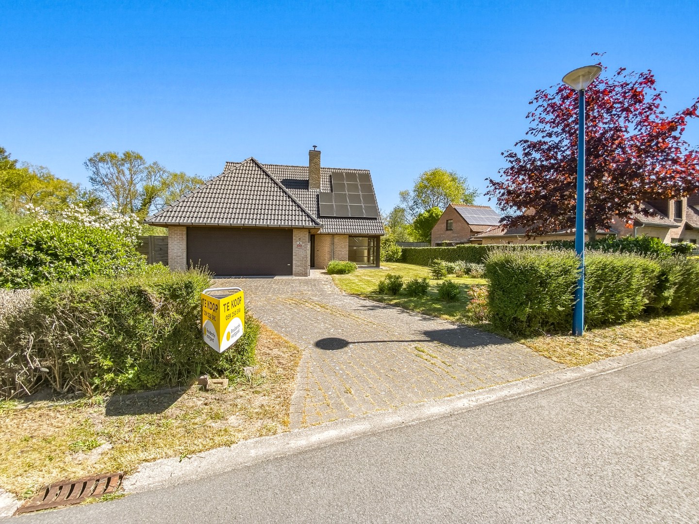 Ruime villa met 5 slaapkamers op 1082 m² te Oostduinkerke, gelegen vlakbij het natuurreservaat Hannecartbos. 