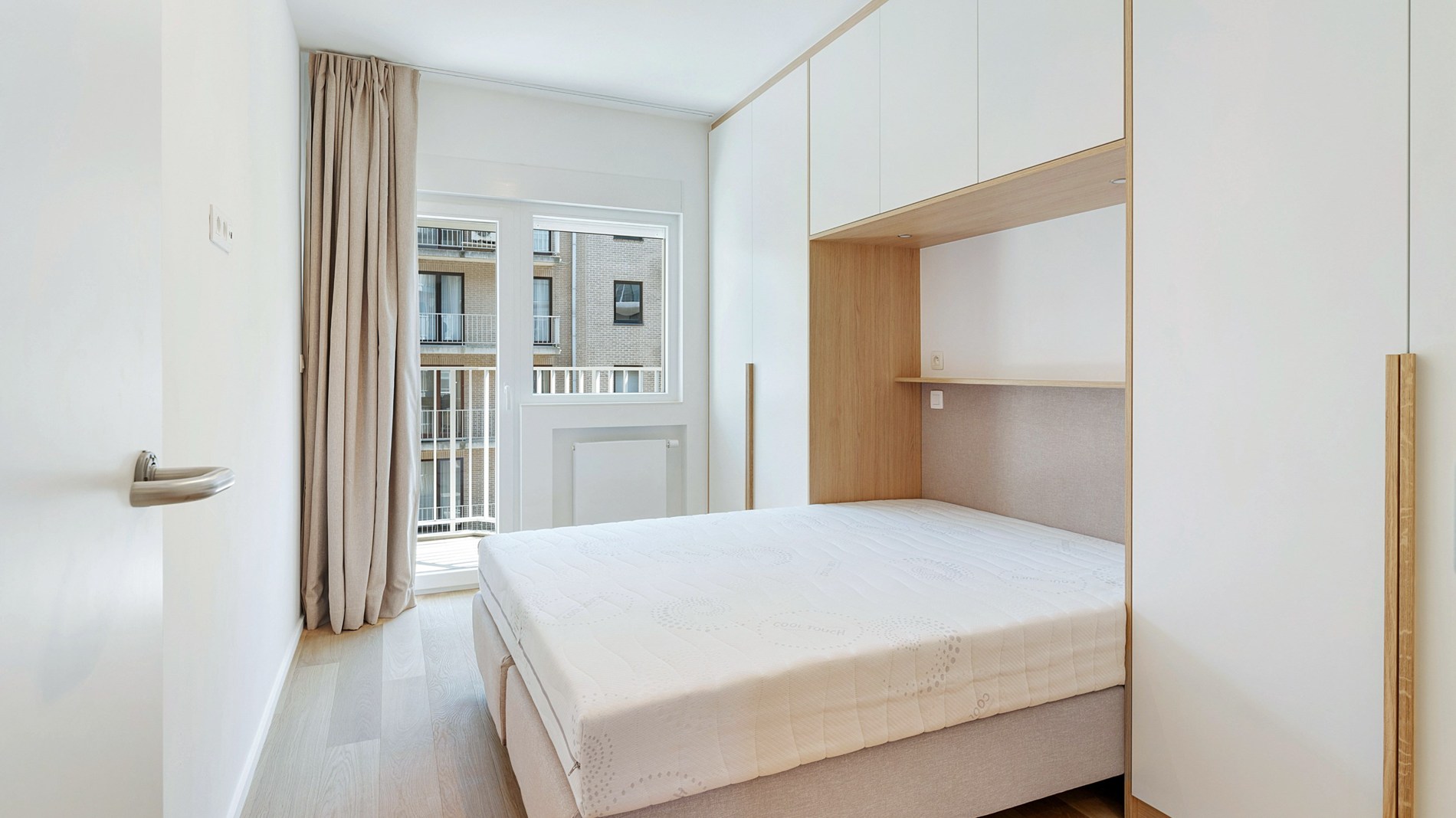 Exclusief ruim plateau-appartement met frontaal zeezicht aan het Rubensplein – met optie tot inpandige parking 