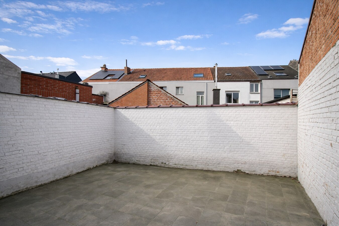 Te koop: Centraal gelegen woning met twee slaapkamers, zolderverdieping, EPC label C én tuin in Sint-Niklaas! 