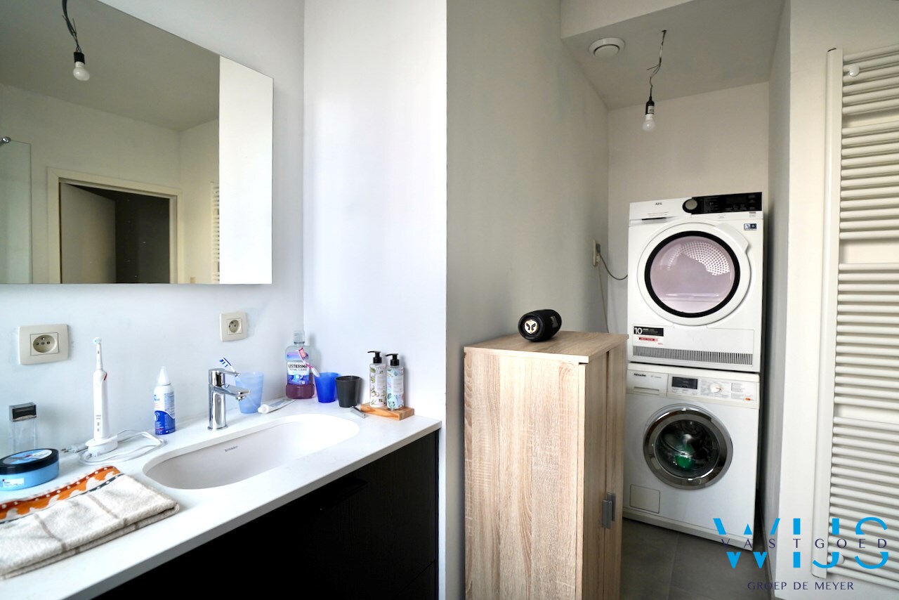 Volledig gerenoveerd woonhuis op 750m² in hartje Ertvelde ! 