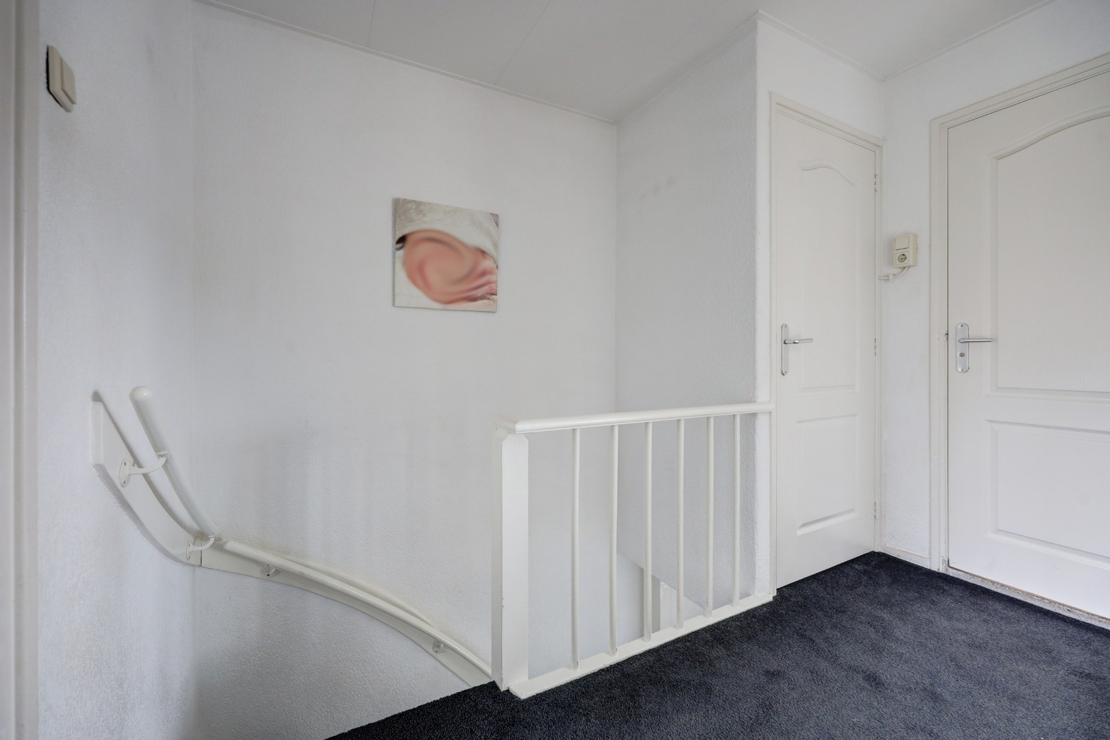 Lichte 4-kamer tussenwoning met eigen garage, 3 slaapkamers, onderhoudsvriendelijke tuin met berging en gelegen op eigen grond! 