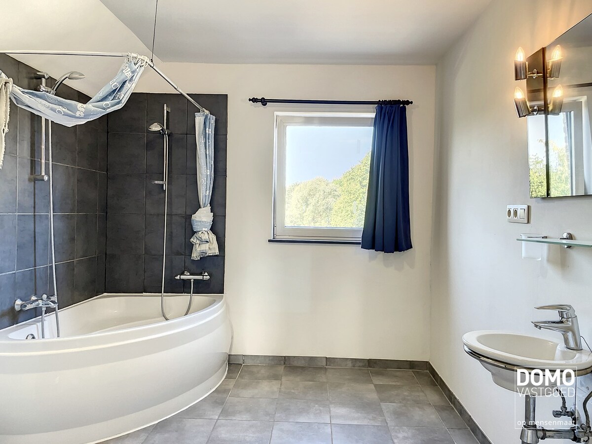 Ruim duplex appartement in Herk-de-Stad, 3 slaapkamers en tuin 