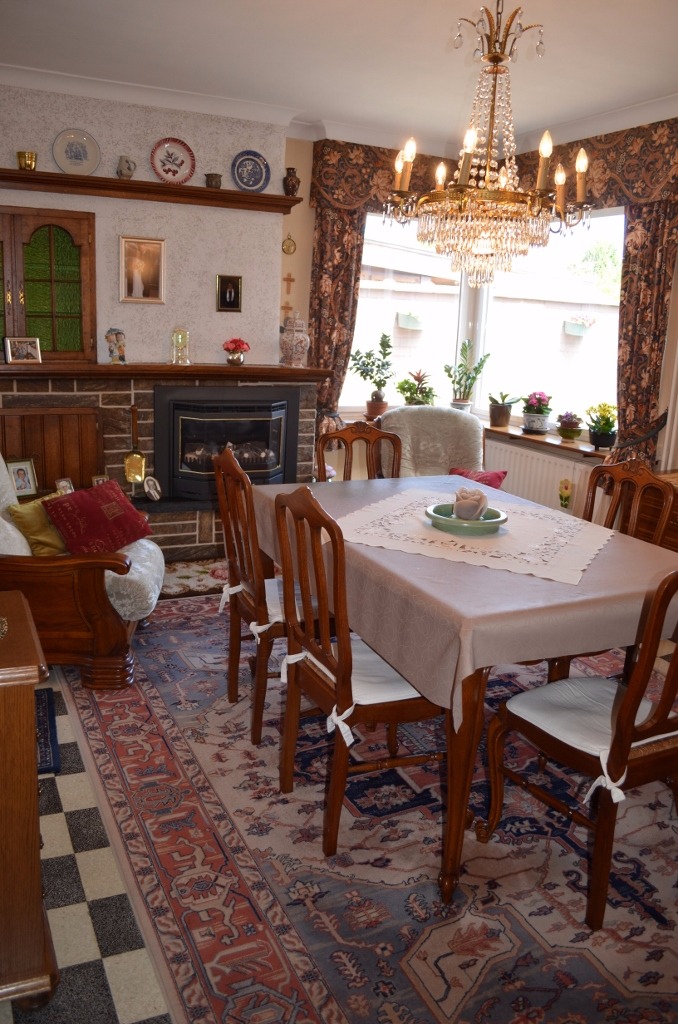 Lichtjes op te frissen woning met garage en tuin te centrum Maldegem 