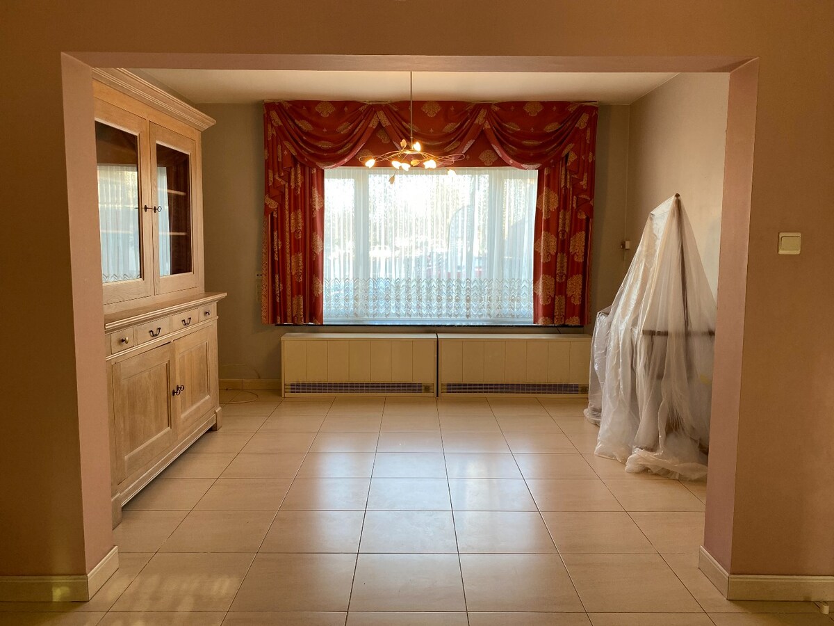 Ruime halfopen woning met garage, 3 slaapkamers en tuin 