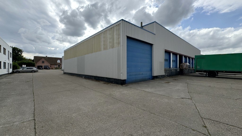 Loods met kantoor te huur nabij E313 in Wommelgem