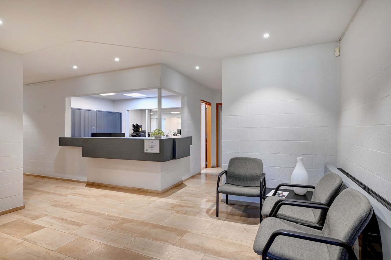 Uitzonderlijk kantoorgebouw met woonst 