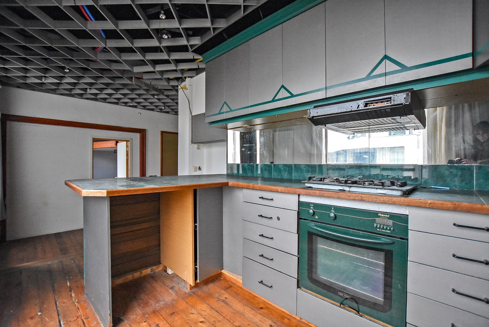 Zeer ruime te renoveren woning centrum Veurne! 