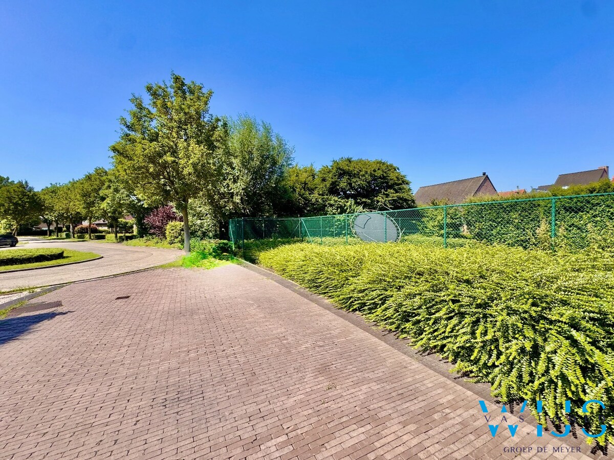 Instapklare open bebouwing met verwarmd zwembad op toplocatie in Sleidinge 