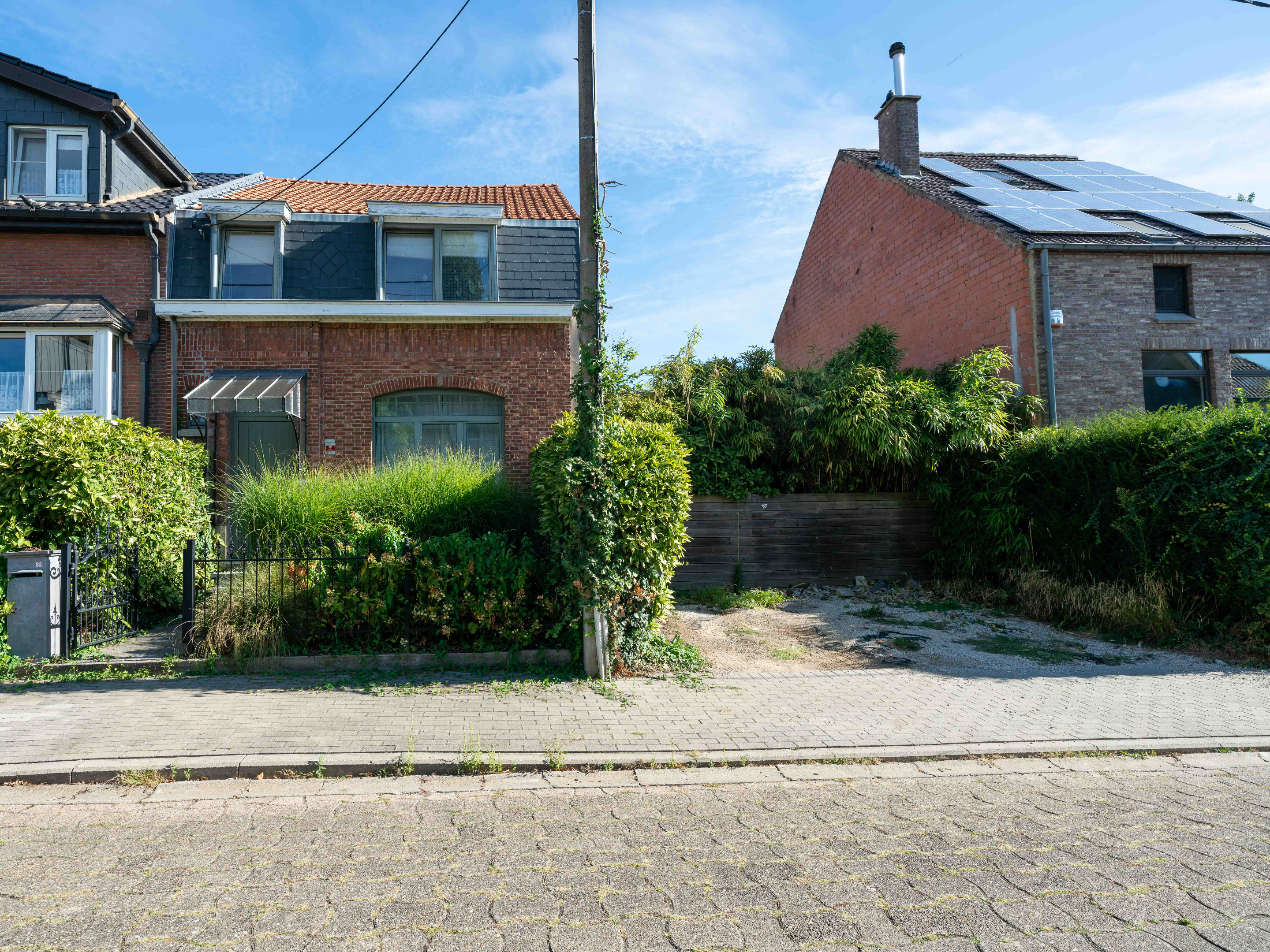 Zeer charmante eengezinswoning + projectgrond voor 2 app. 