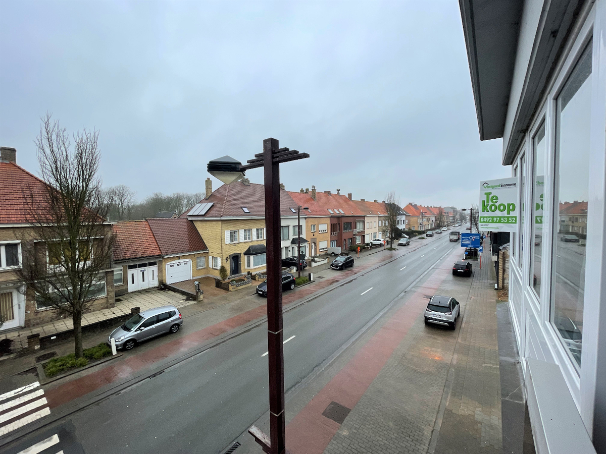 Gerenoveerd appartement met twee slaapkamers en grote kelderberging te centrum Nieuwpoort 