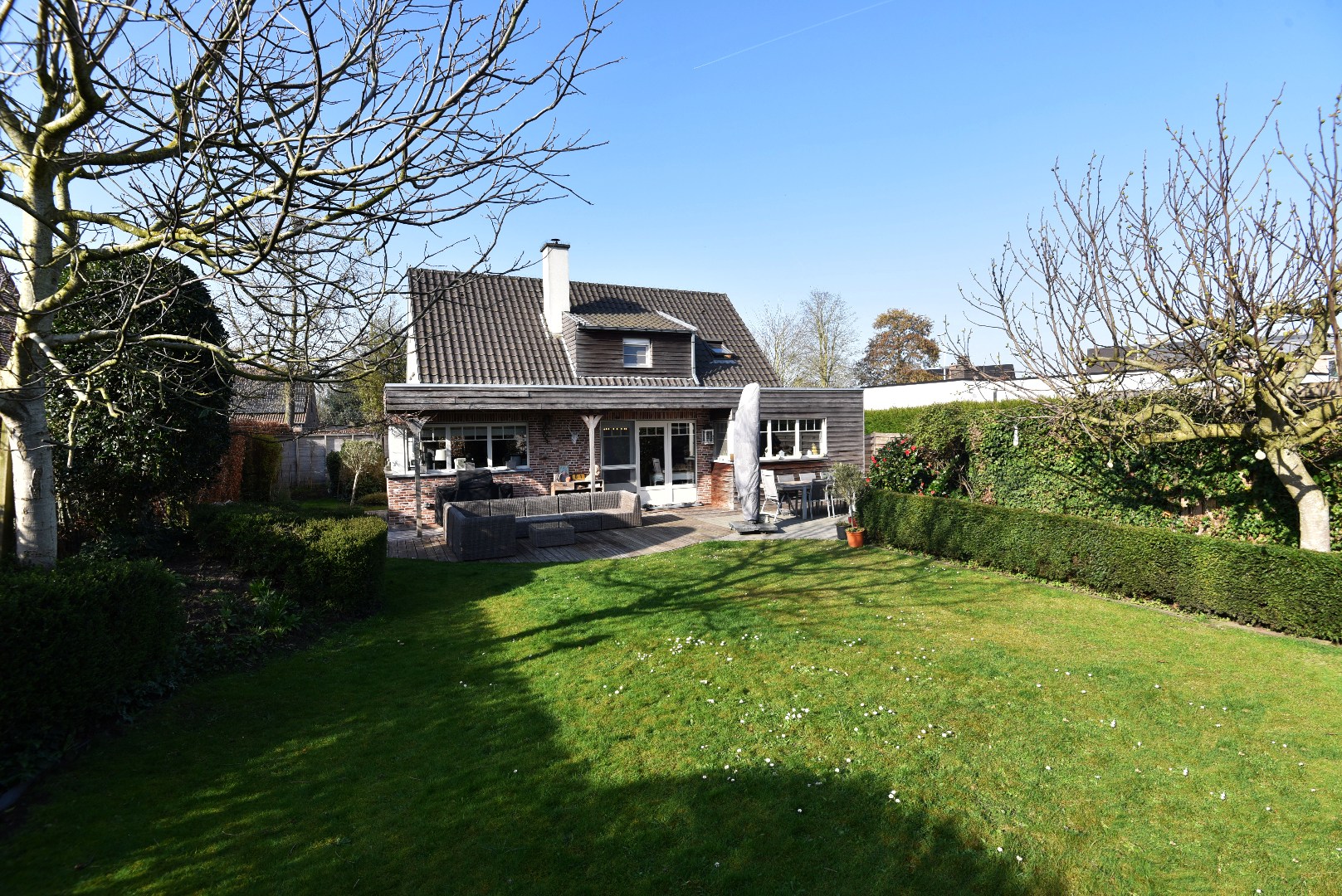 Gerenoveerde open bebouwing te koop te Lievegem 