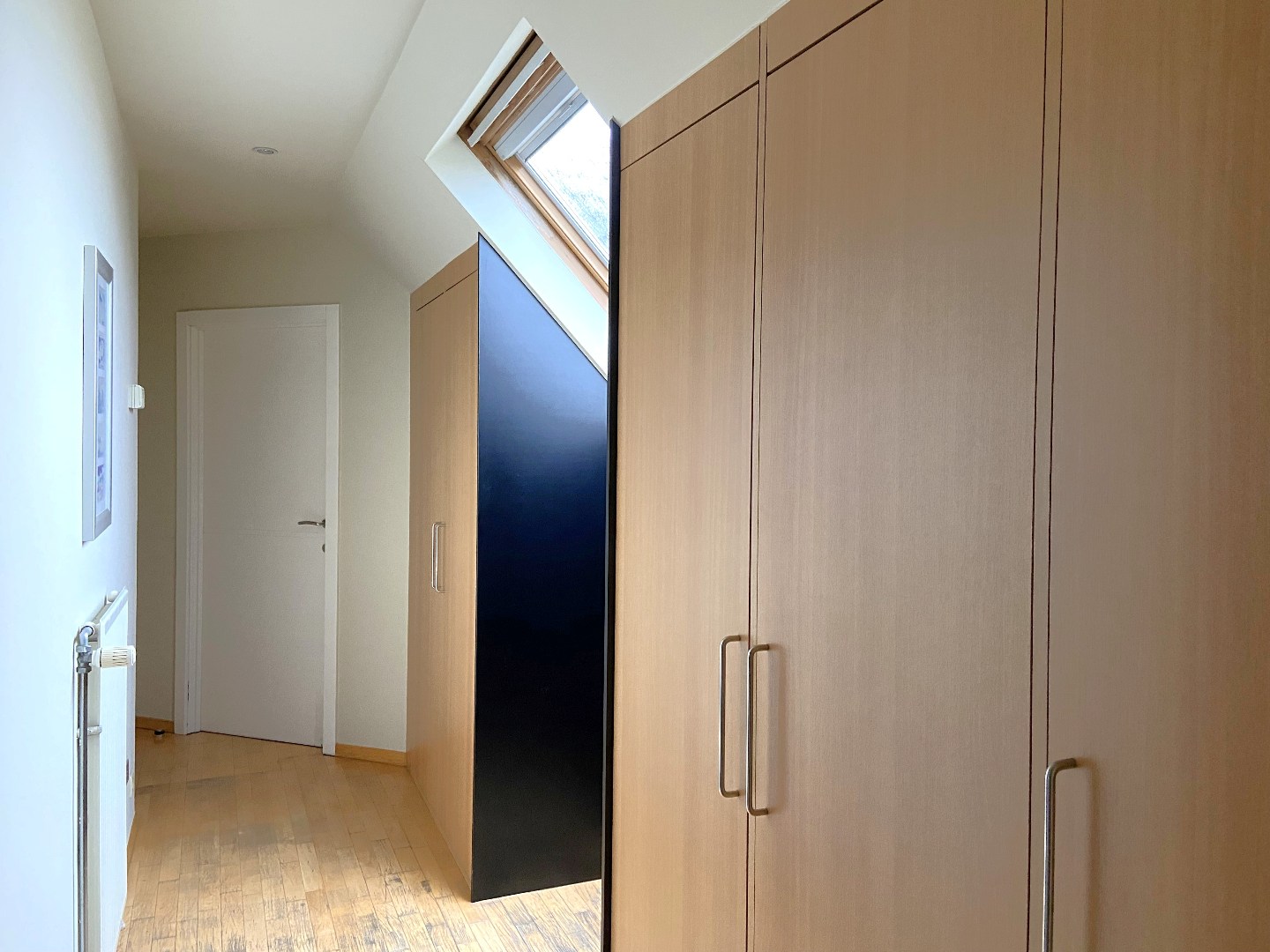 Multifunctioneel handelspand met luxueuze woonst op centrumligging in Sint-Eloois-Vijve! 