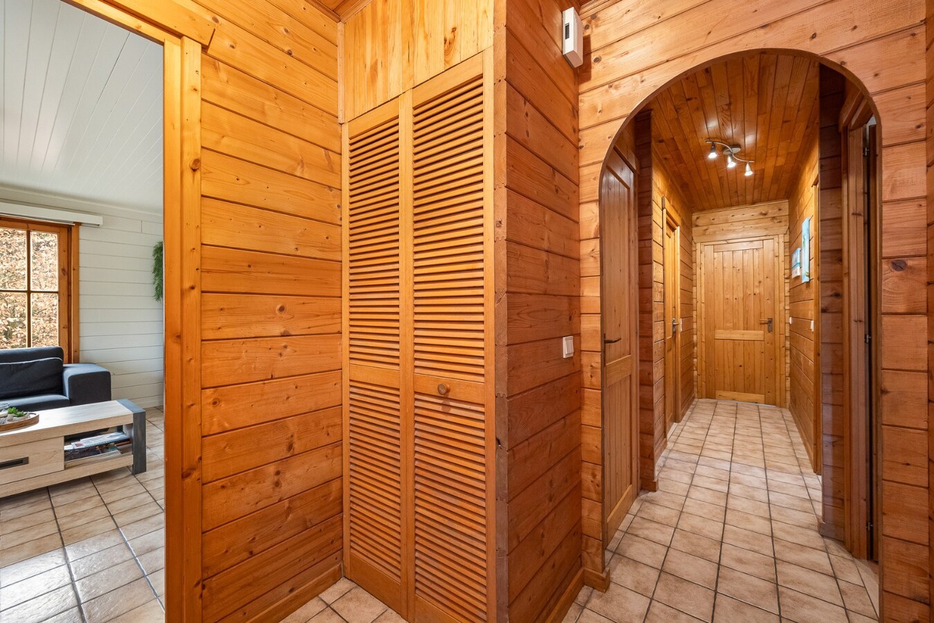 Instapklare gelijkvloers woning in het groen op een West-perceel van  626 m² 