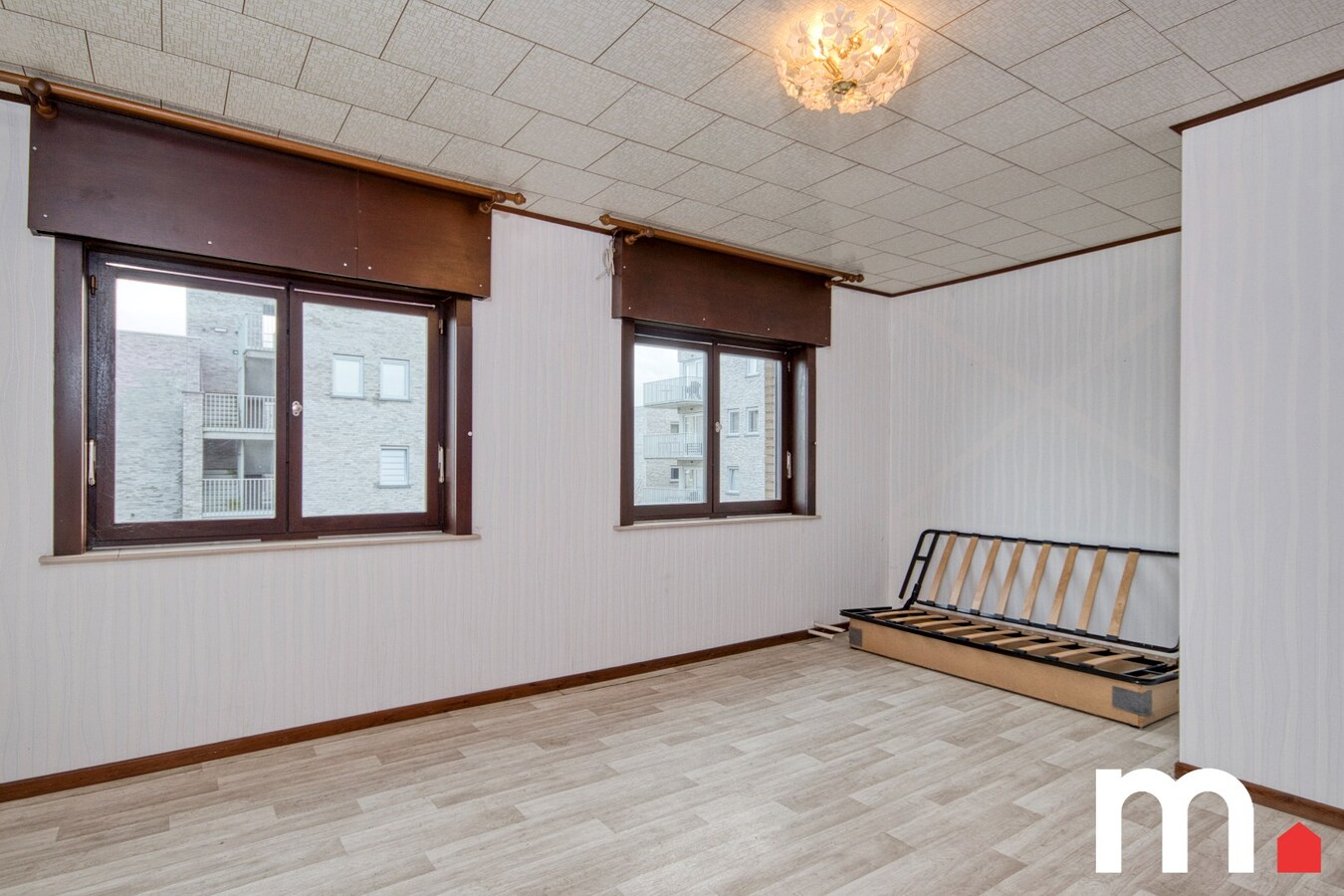 Alleenstaande Villa met 5 slaapkamers en 348m² bewoonbare oppervlakte te Lendelede! 