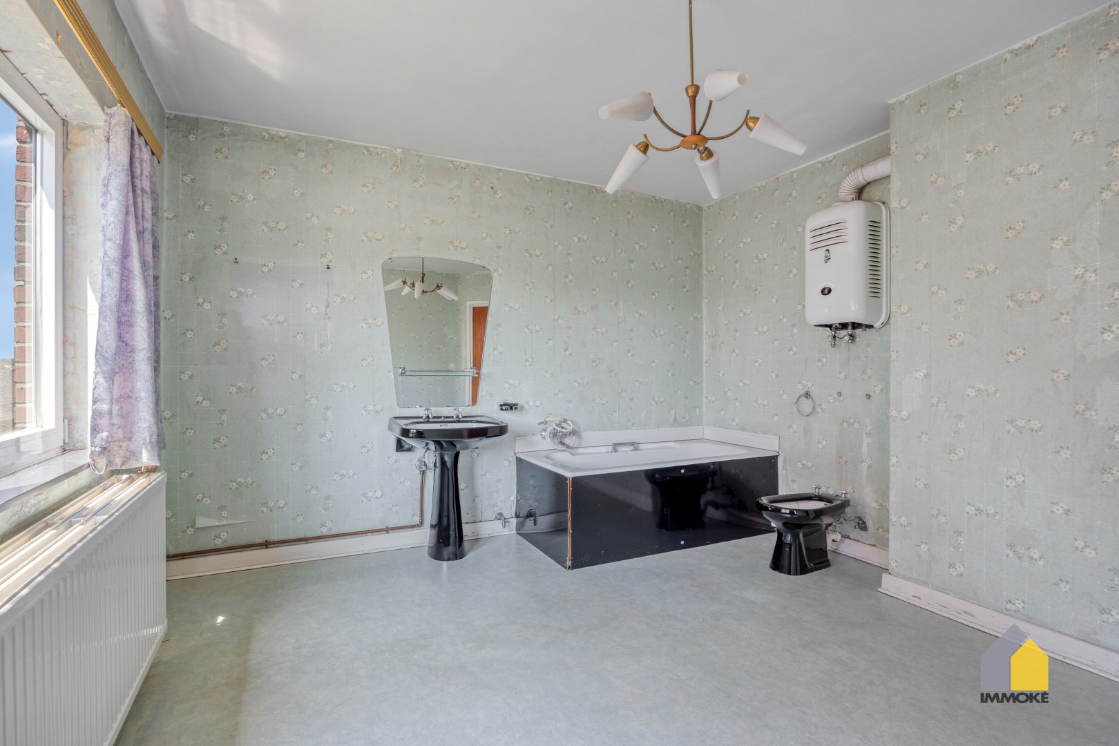 Karaktervolle, halfvrijstaande woning op 7a 31ca met aangrenzend weiland 16a 50ca. 