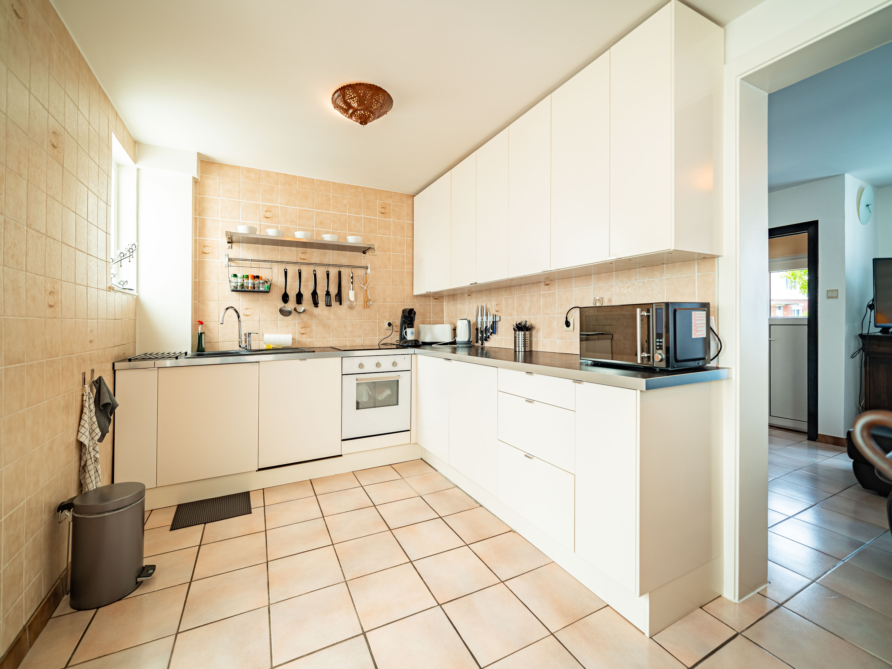 Uitzonderlijk goed onderhouden instapklare woning met 3 slaapkamers en tuin 