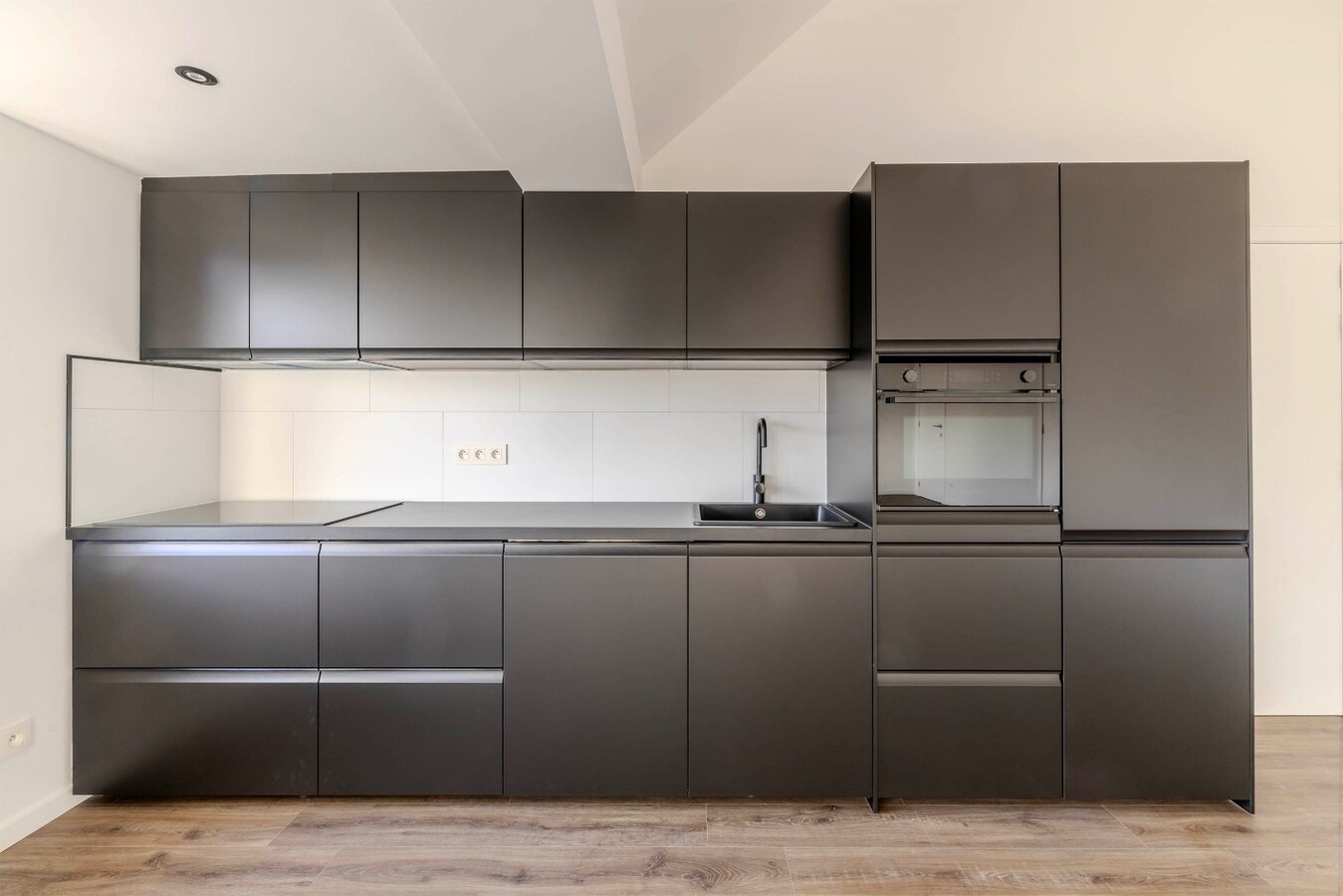 Instapklaar appartement met 2 slpks - in centrum 