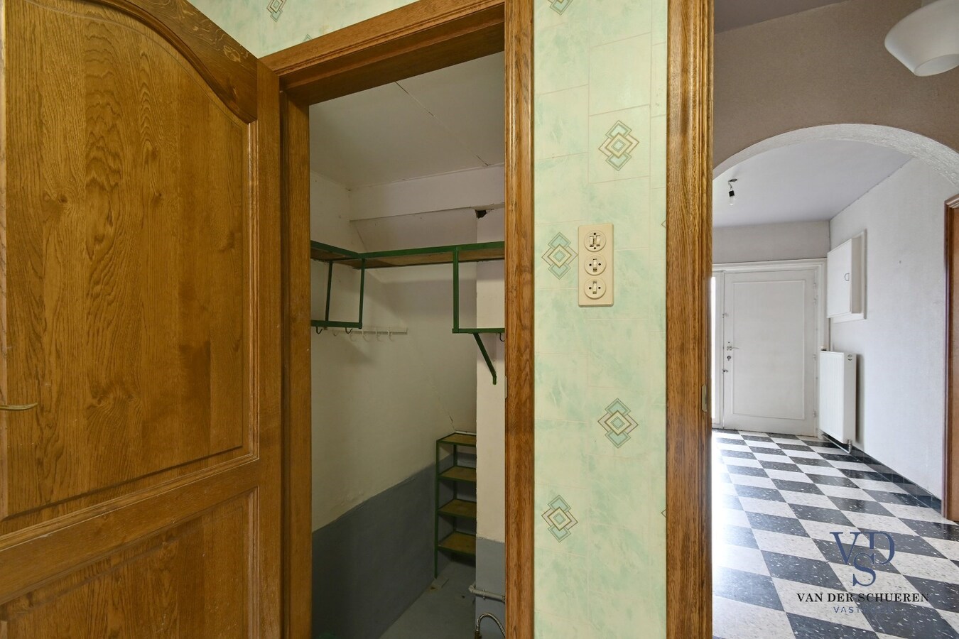 Degelijke halfopen bebouwing 