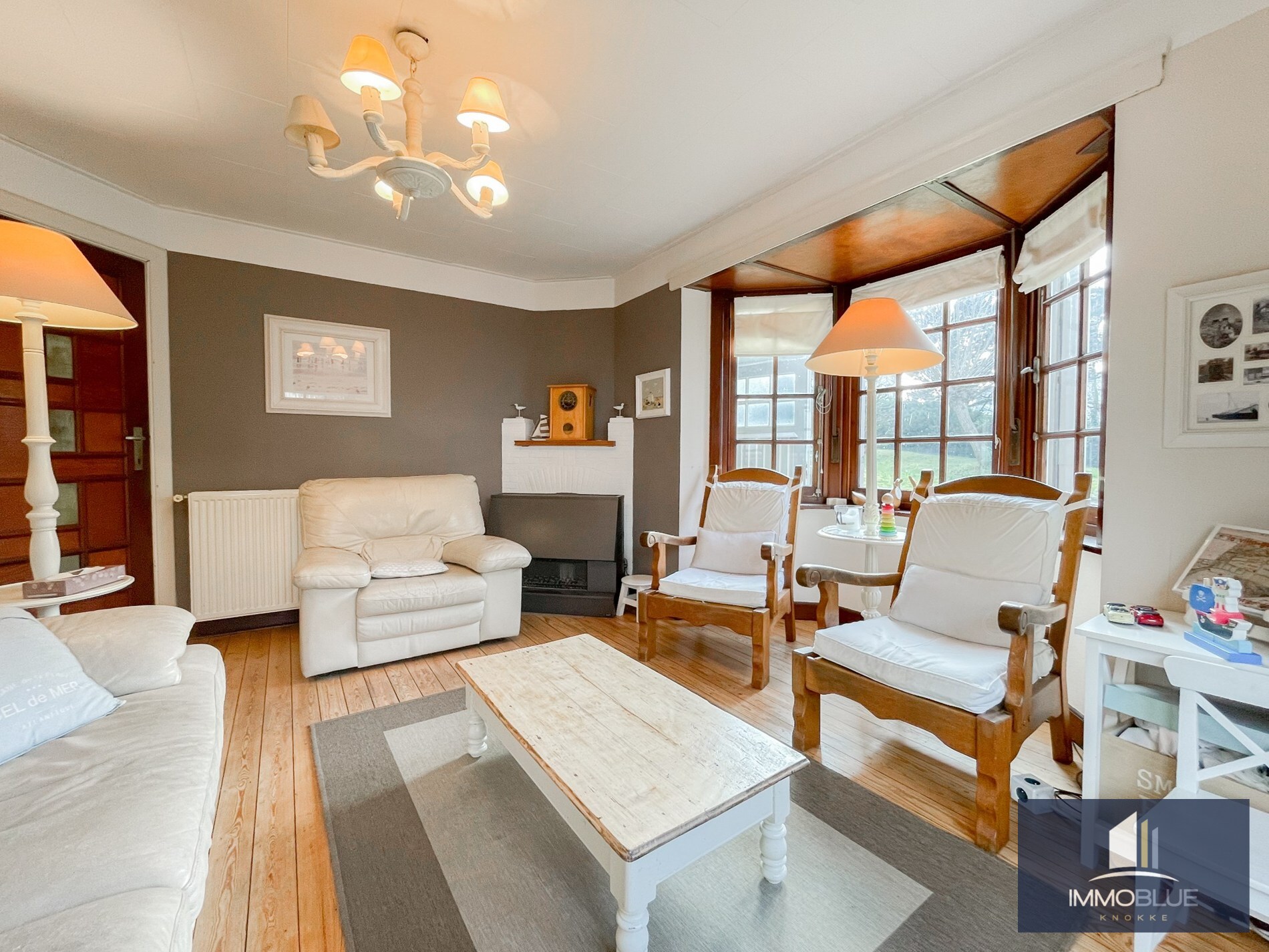 Uiterst charmante villa, rustig gelegen in één van de paadjes in het Zoute op wandelafstand van de zee. 