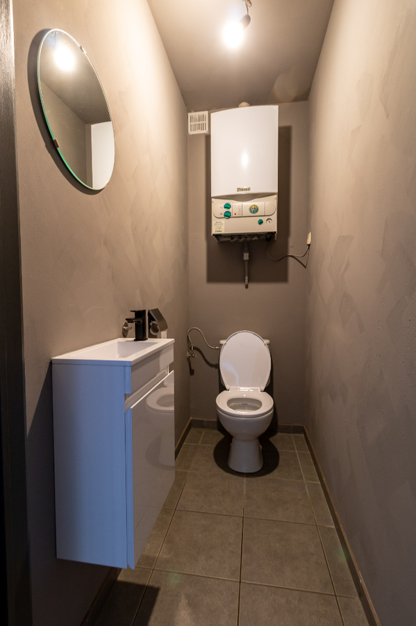 Recent vernieuwd appartement te Gistel met garage 