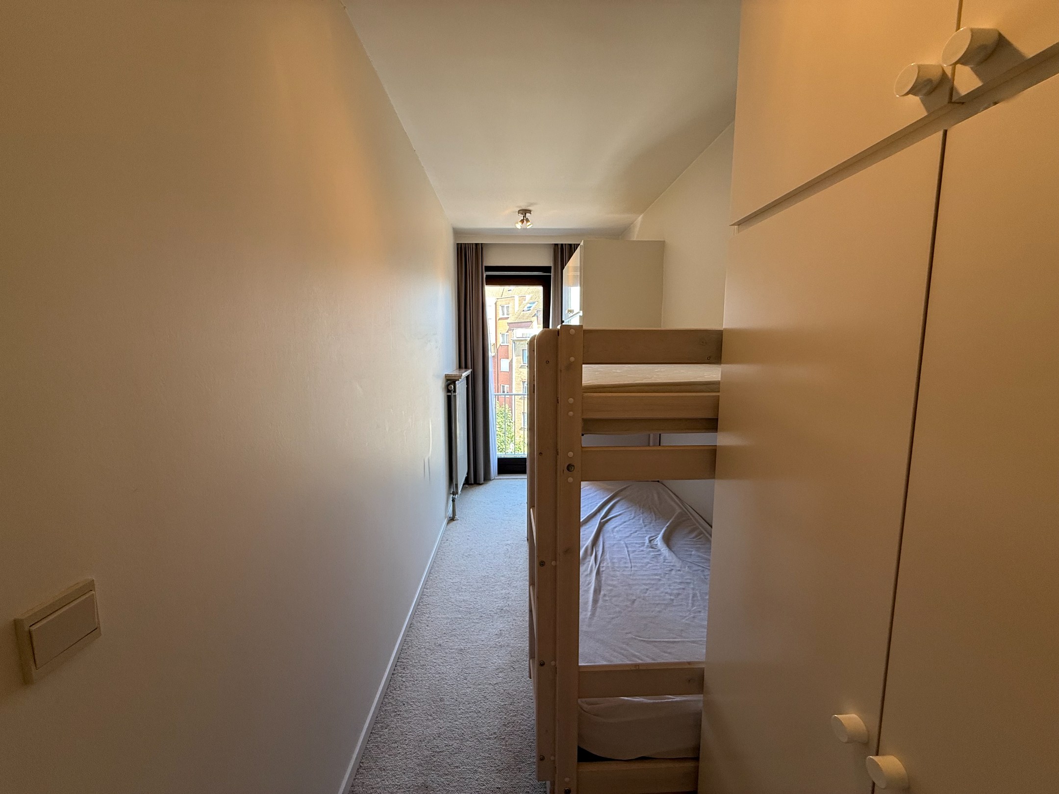 GEMEUBELD: 2- slaapkamer appartement gelegen op een toplocatie in de Van Bunnenlaan 