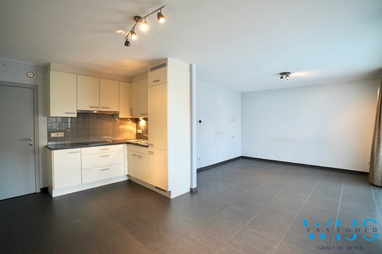 Instapklaar appartement met garage te Oosteeklo ! 