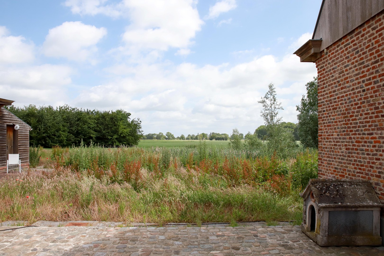 Authenthieke hoeve met bijgebouwen op een domein van ca 2,3 hectare 