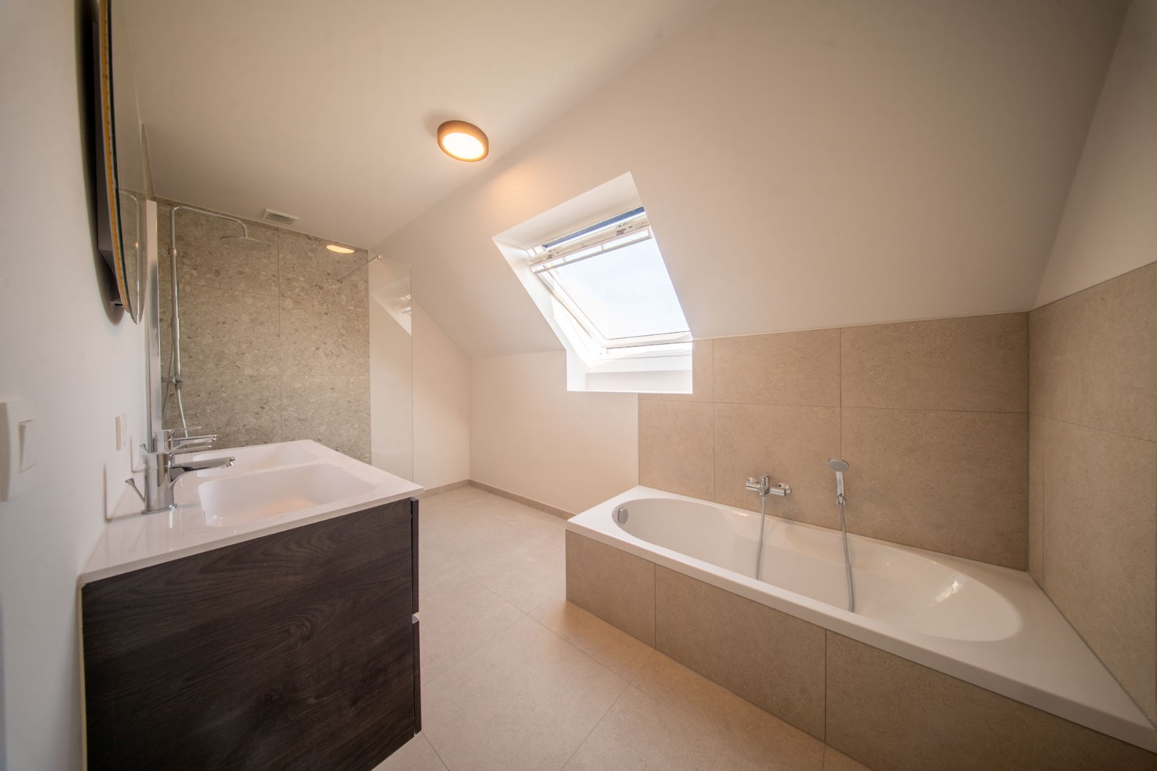 Instapklare nieuwbouwwoning met 3 slaapkamers en tuin op 681 m² 