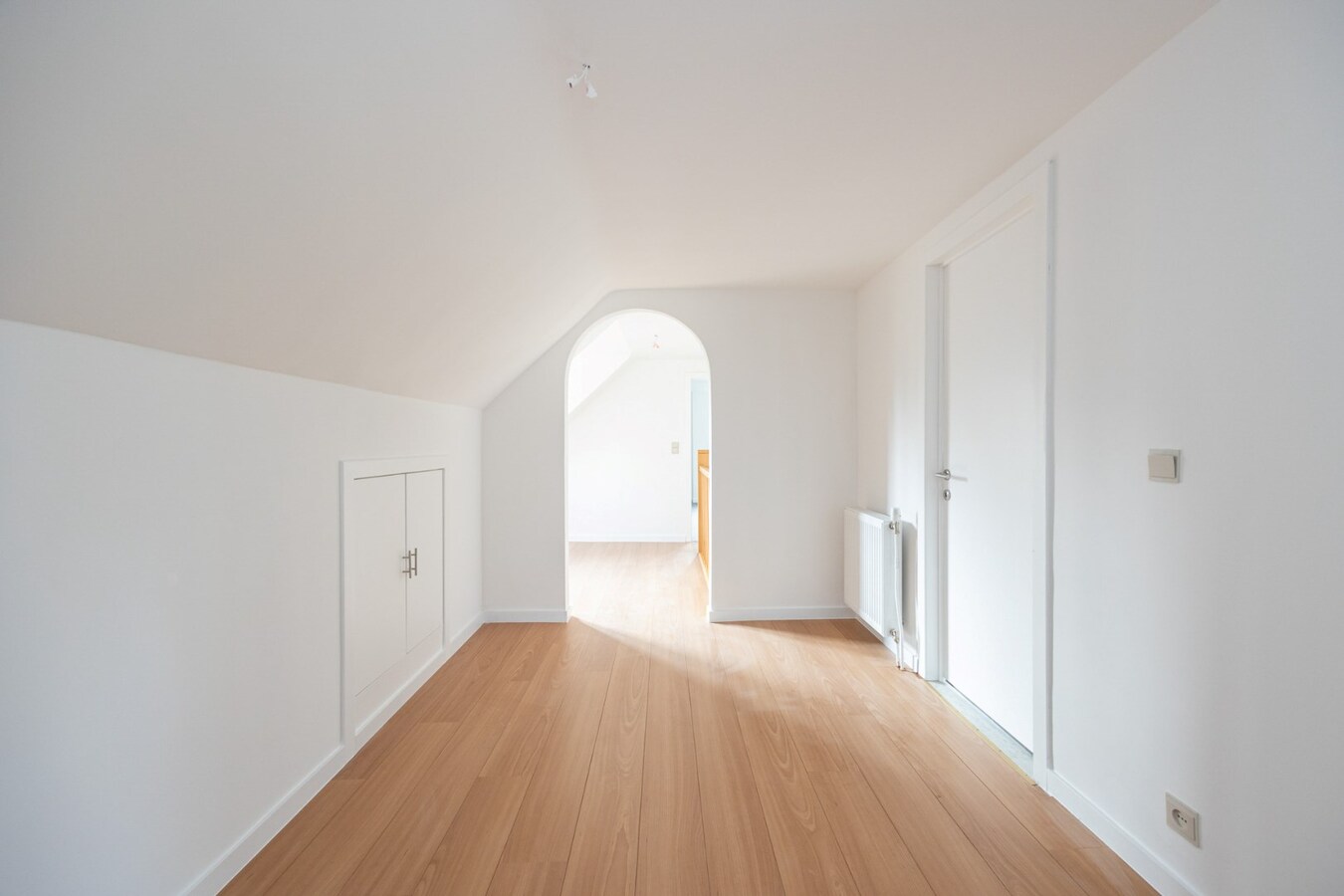 Landelijke, gerenoveerde woning met 4 slaapkamers op perceel van 2.322 m² 