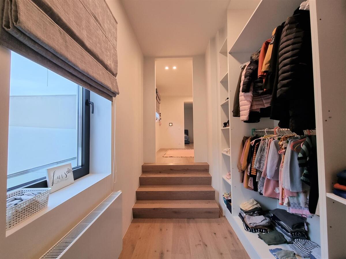 Subliem gerenoveerde woning met 5 slaapkamers &amp; 3 badkamers - Heist 