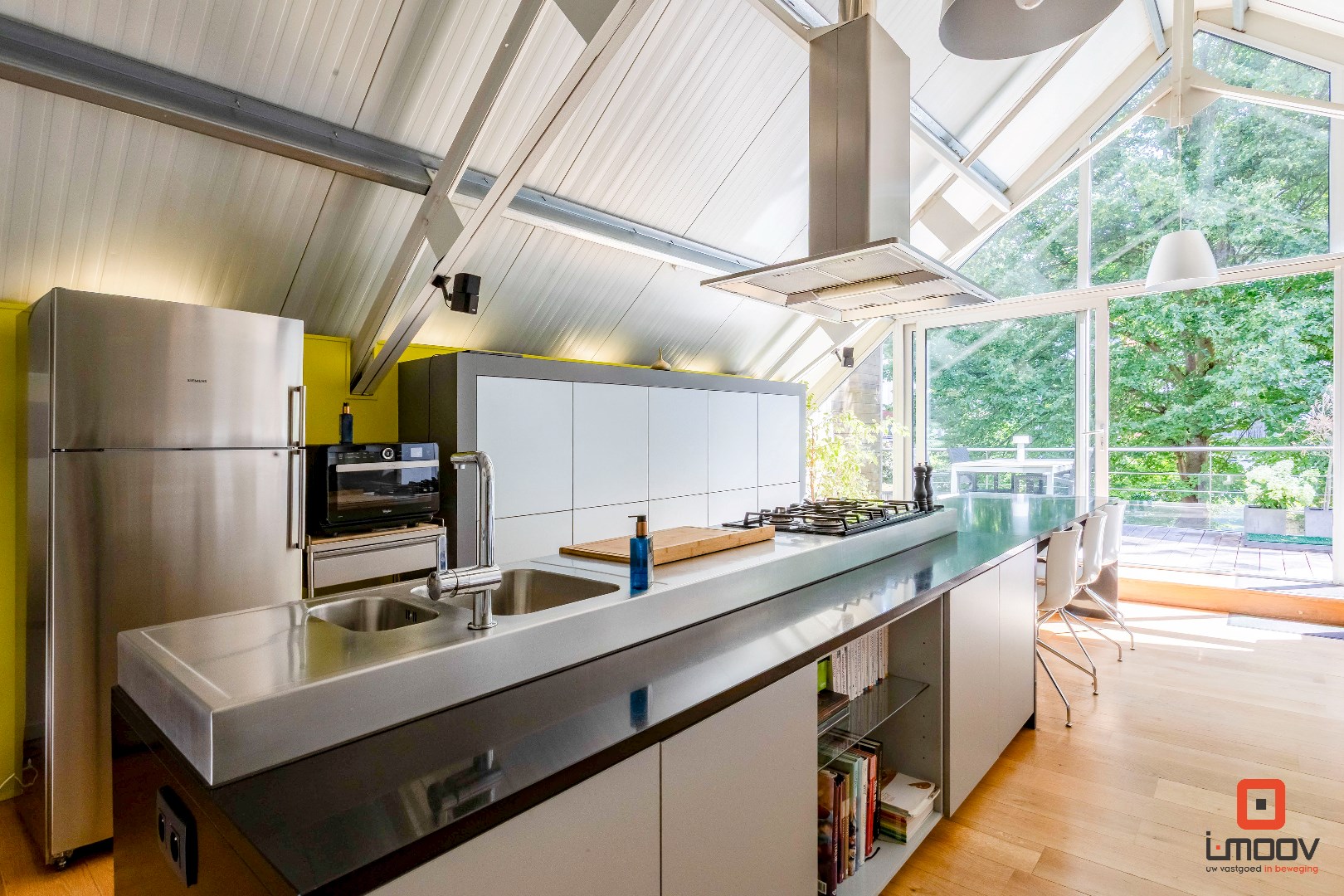 Karaktervol pand aan het Rommelwaterpark: industriële charme met huiselijke warmte. 