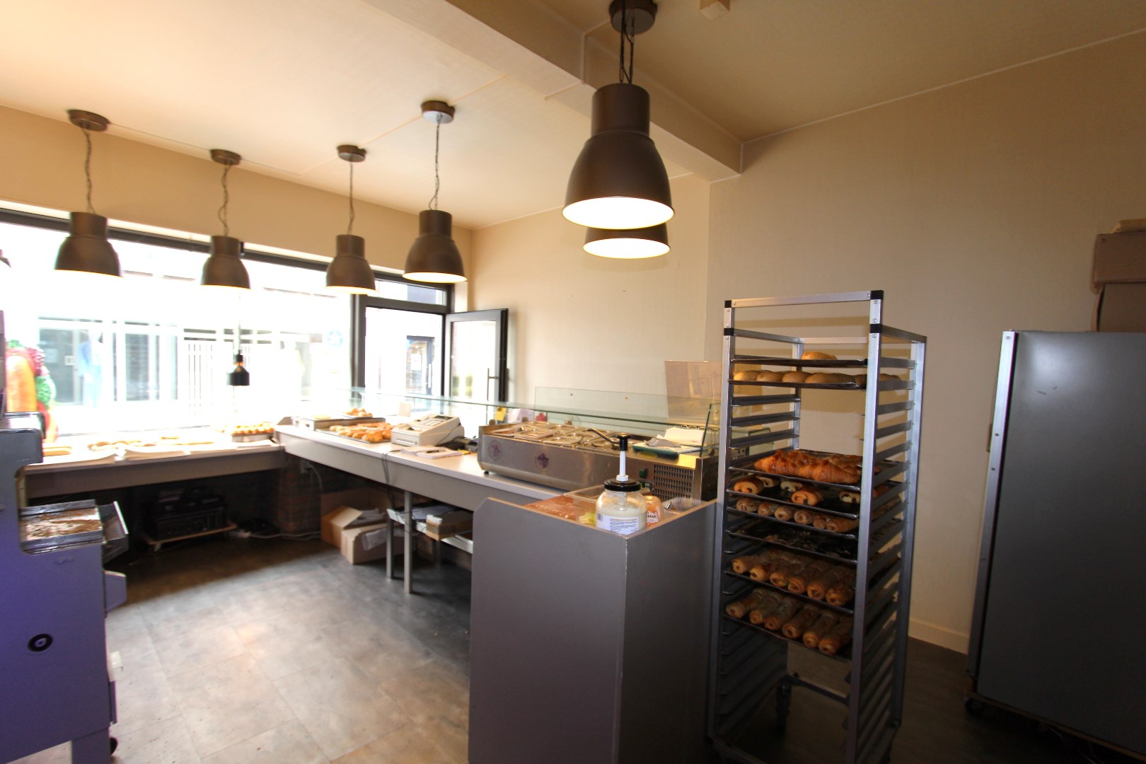 HANDELSPAND - TOP GELEGEN IN HET CENTRUM 