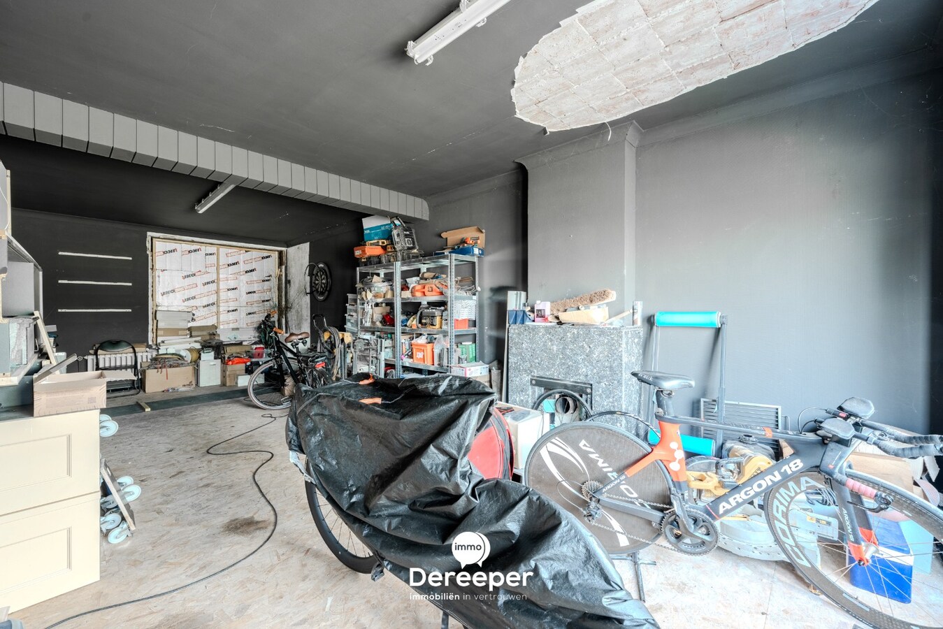 Volledig te renoveren woning met 3 slaapkamers en tal van mogelijkheden 