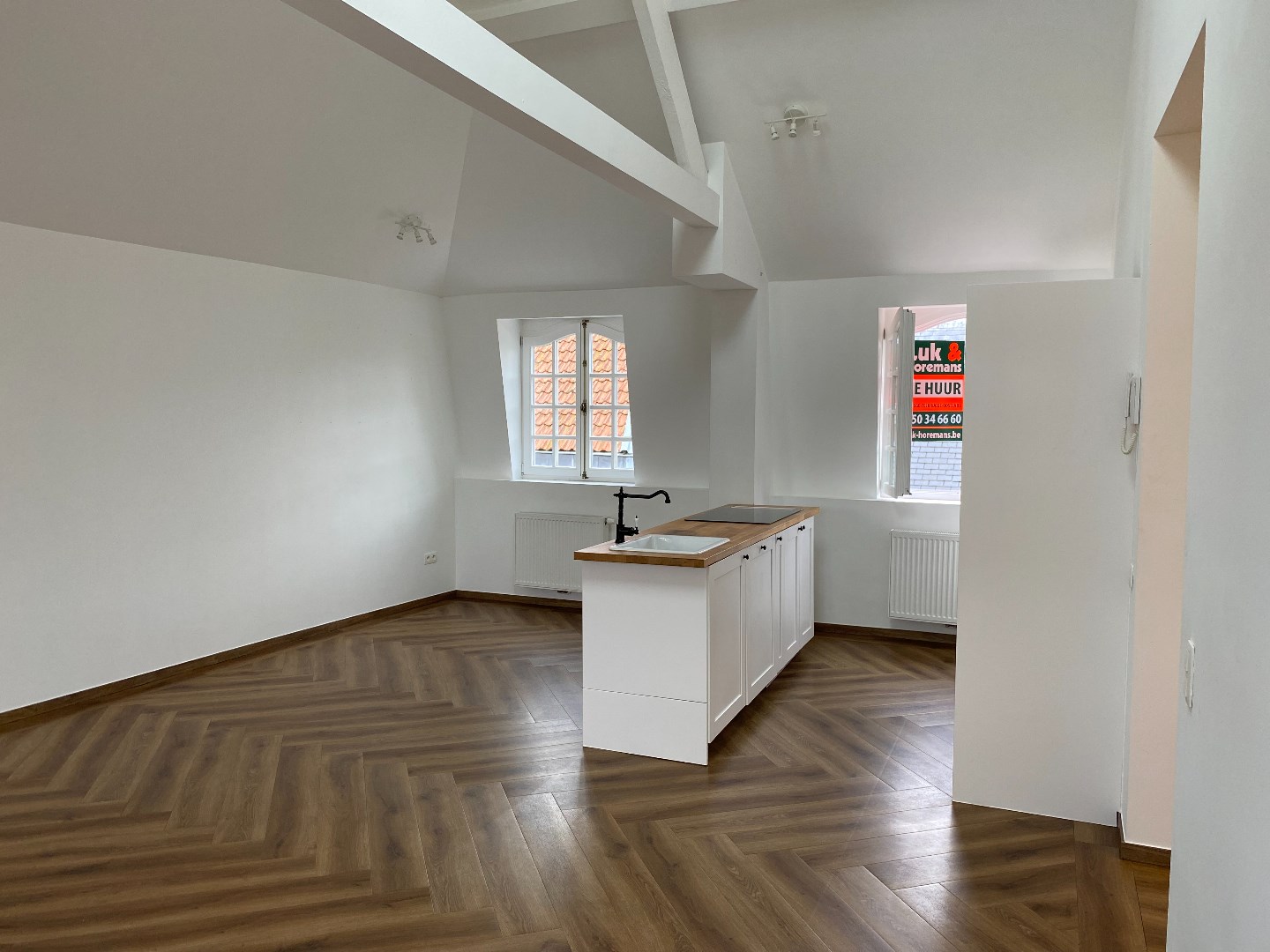 Volledig gerenoveerd 2 slaapkamer appartement 