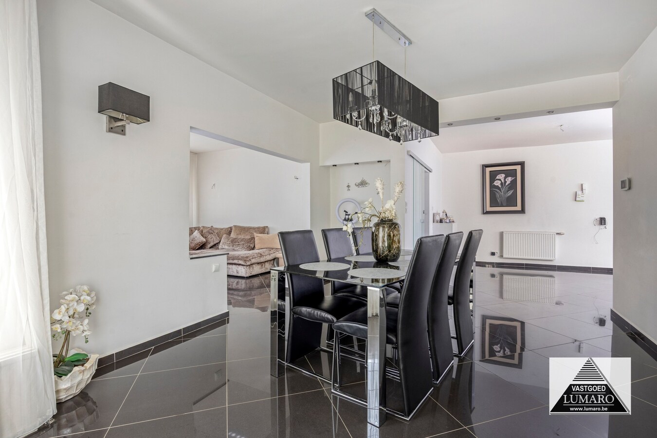 Half-open woning met karakter en grote leefruimtes 