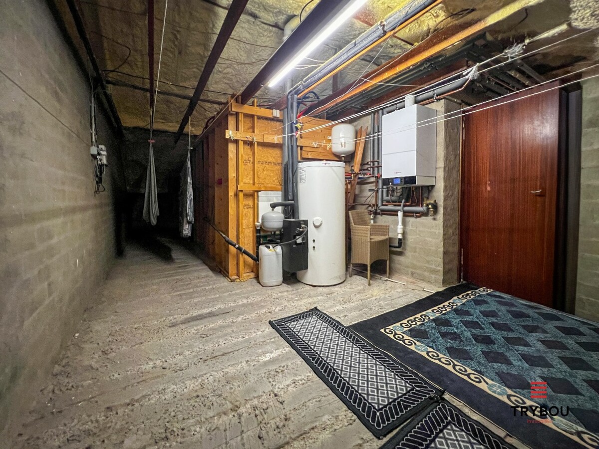 Ruime woning met garage, tuin en drie slaapkamers 