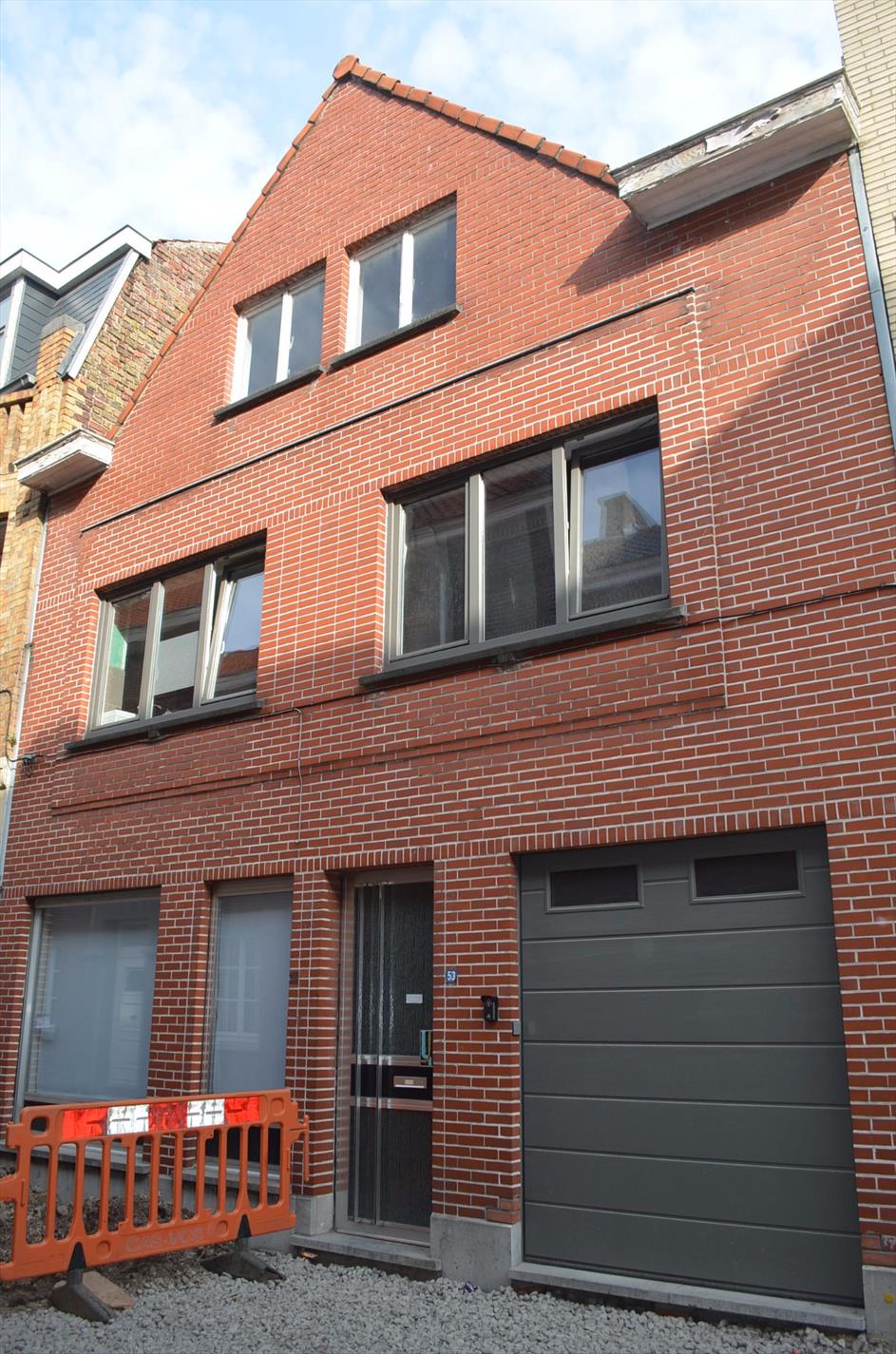 Rijwoning met 3 slpks, tuin en tuinhuis te centrum Eeklo 