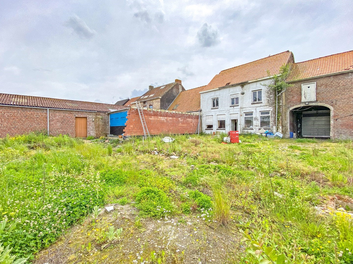 Imposante te renoveren woning op 677m². 