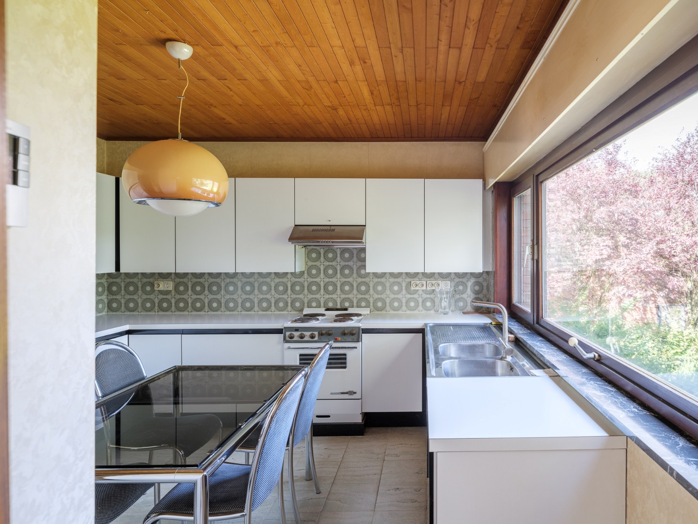 Vrijstaande woning met 4 slpk. in een oase van rust 