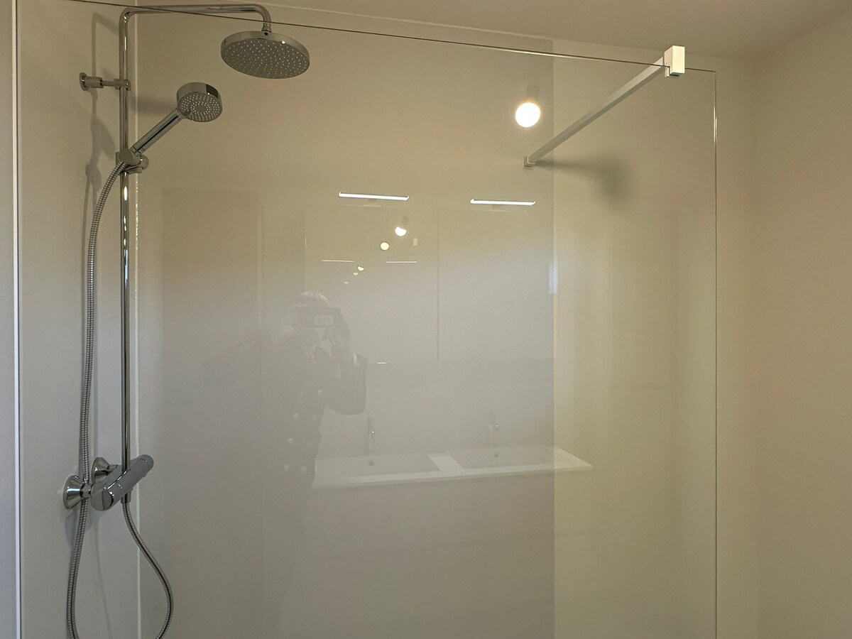 OPTIE!  NIEUW  gelijkvloers appartement met 3 slaapkamers en tuin. 