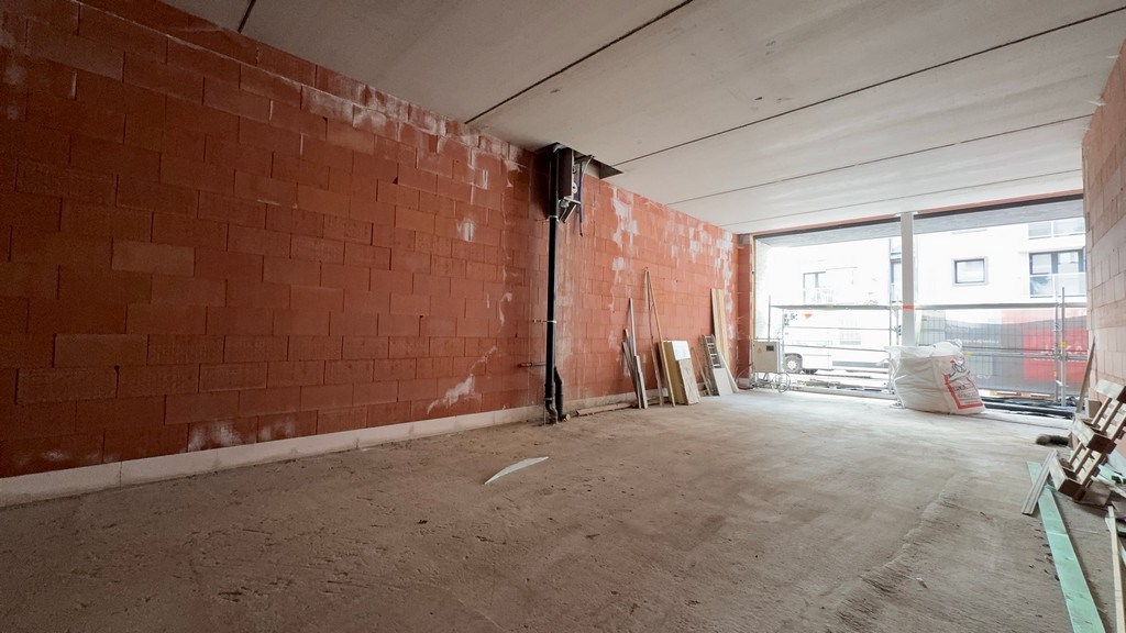 Nieuwbouw handelsgelijkvloers te koop in Deinze