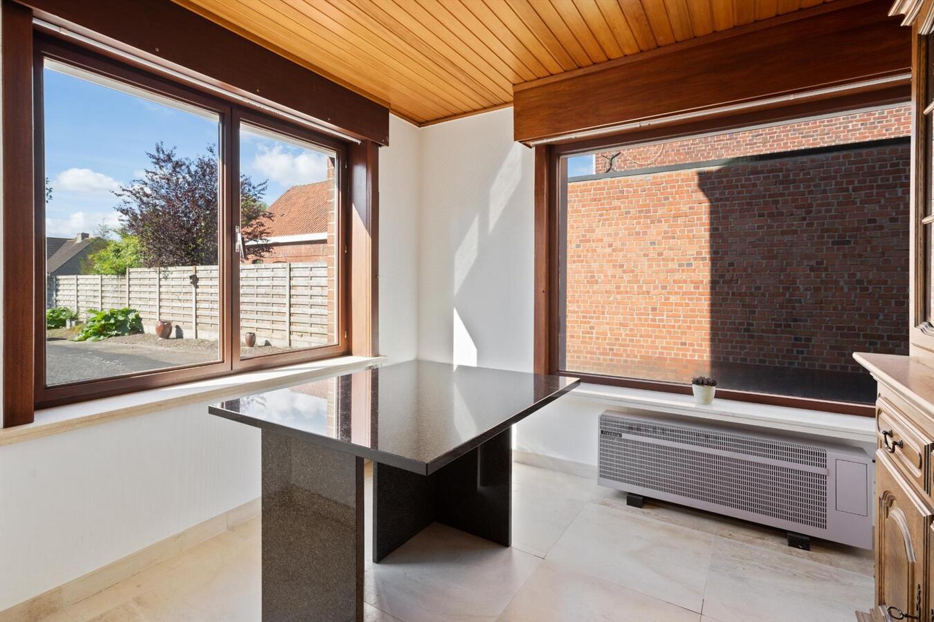 Ruime halfopen woning met 5 slaapkamers in het Centrum van Houthulst 
