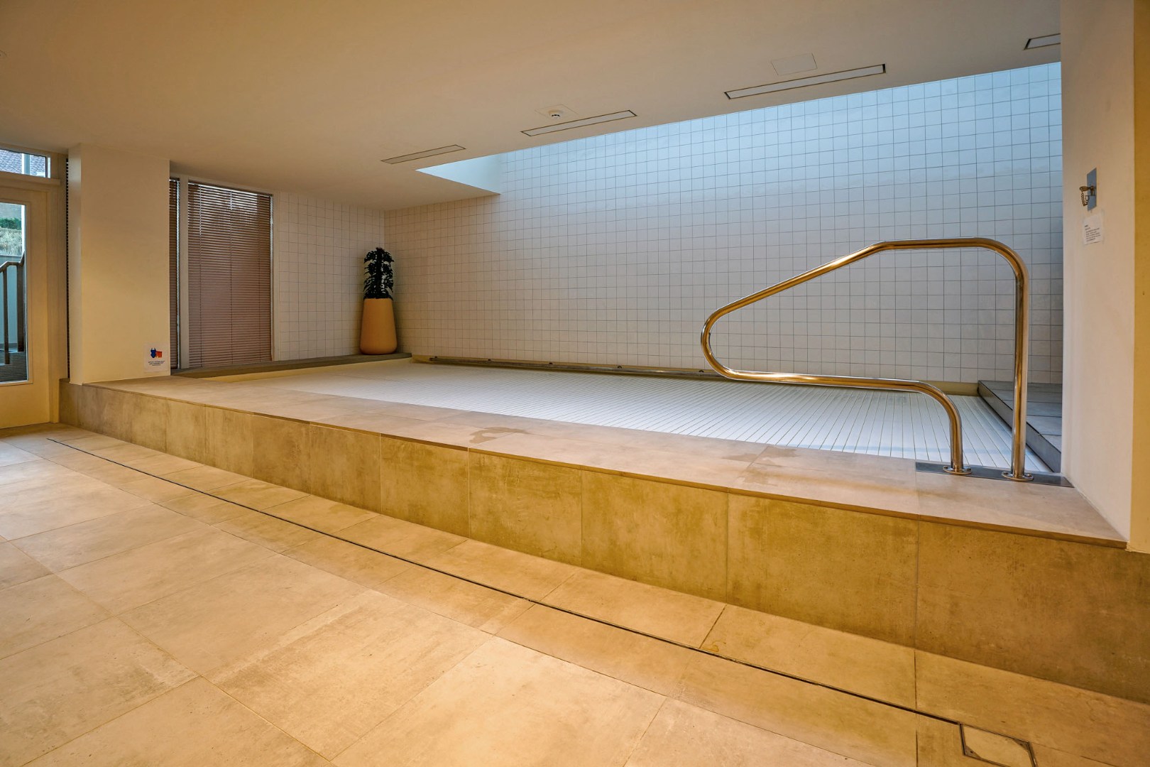 Prachtig 1-slaapkamerappartement met ruim terras (serviceflat) in Residentie Beukenhof, uniek wonen in de dorpskern van Oostduinkerke. 